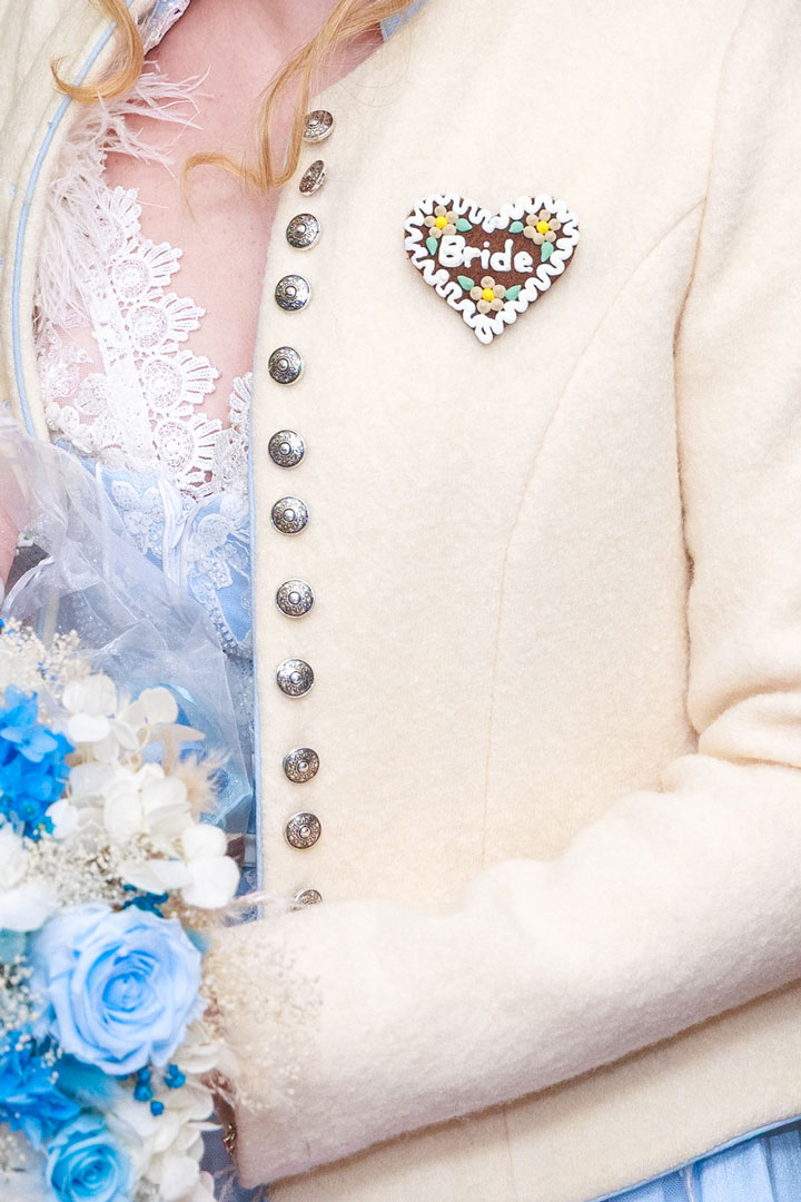 Original Münchner Filzherz "Bride" - weißer Rand, beige Blumen – Bild 6