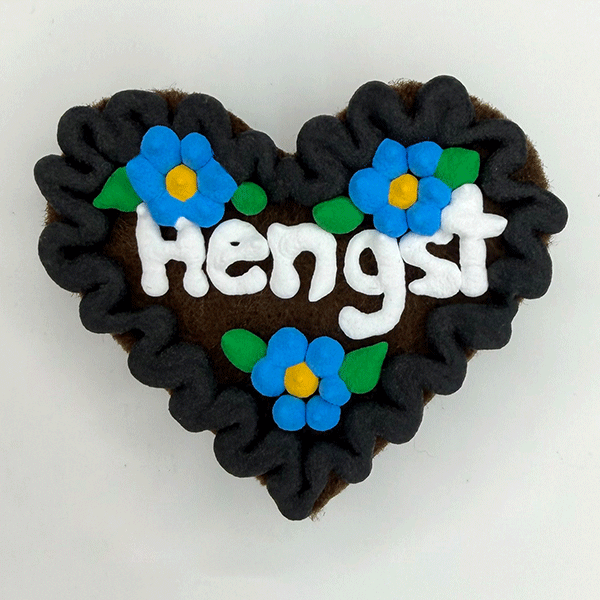 Original Münchner Wiesn-Filzherz "Hengst" - schwarzer Rand, himmelblaue Blumen