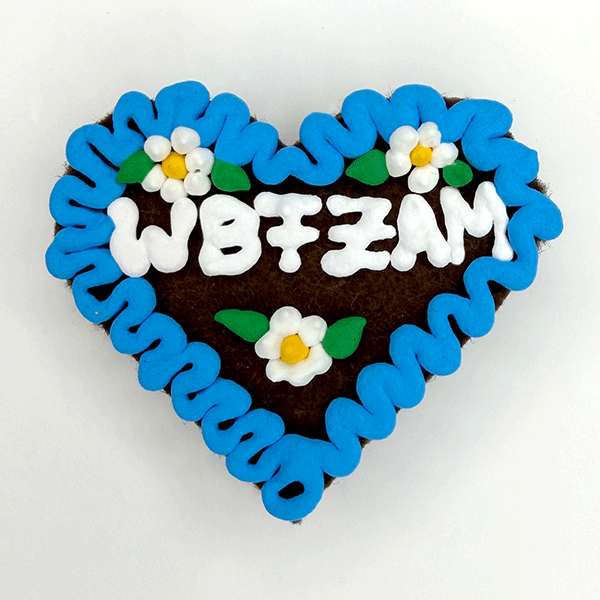 Original Münchner Wiesn-Filzherz "WBFZAM" - himmelblauer Rand, weiße Blumen