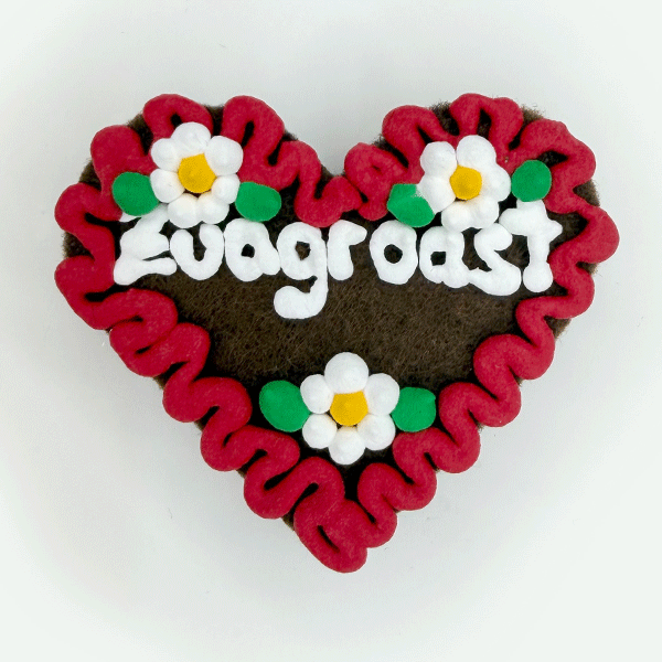 Original Münchner Wiesn-Filzherz "Zuagroast" - rubinroter Rand, weiße Blumen