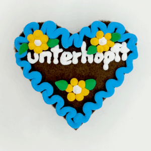 Original Münchner Wiesn-Filzherz "unterhopft" - himmelblauer Rand, gelbe Blumen