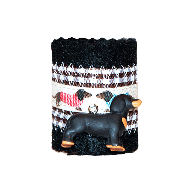 "Original Münchner Bierbandl" by ALINA SPIEGEL - verziert, schwarz, weissbraun karierte Borte mit Dackelmotiv und schwarzem Dackelanhänger
