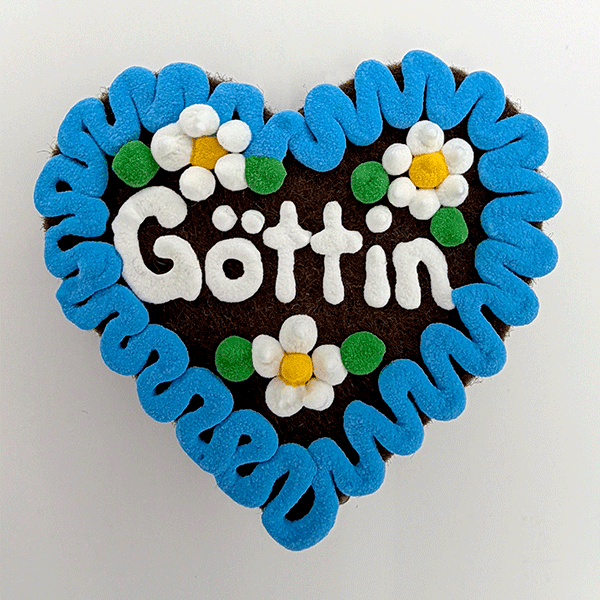 Original Münchner Wiesn-Filzherz "Göttin" - himmelblauer Rand, weiße Blumen