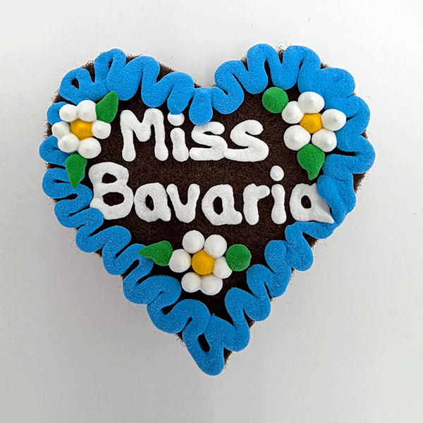 Original Münchner Wiesn-Filzherz "Miss Bavaria" - himmelblauer Rand, weiße Blumen